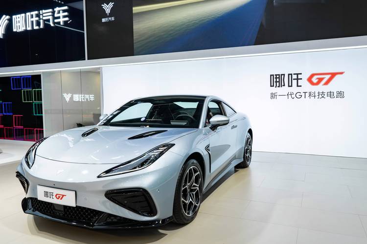 东莞267哪吒汽车在智能汽车领域的表现，领途汽车在新能源汽车市场中的影响力